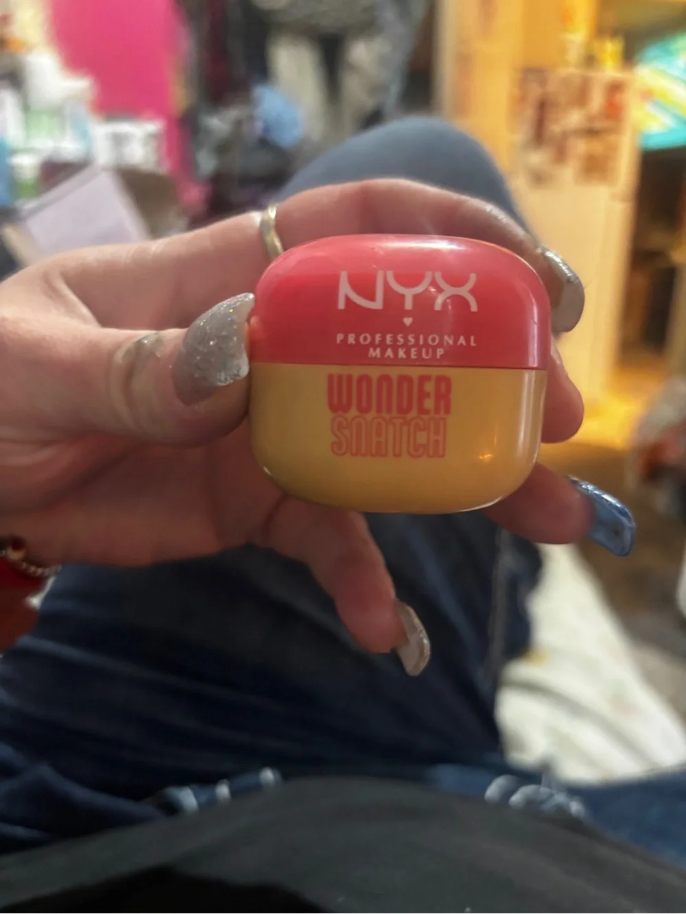 NYX professional makeup wonder, snatch setting powder in shade banana brat